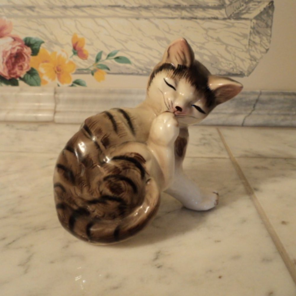 vintage porcelain cat figurine Japan